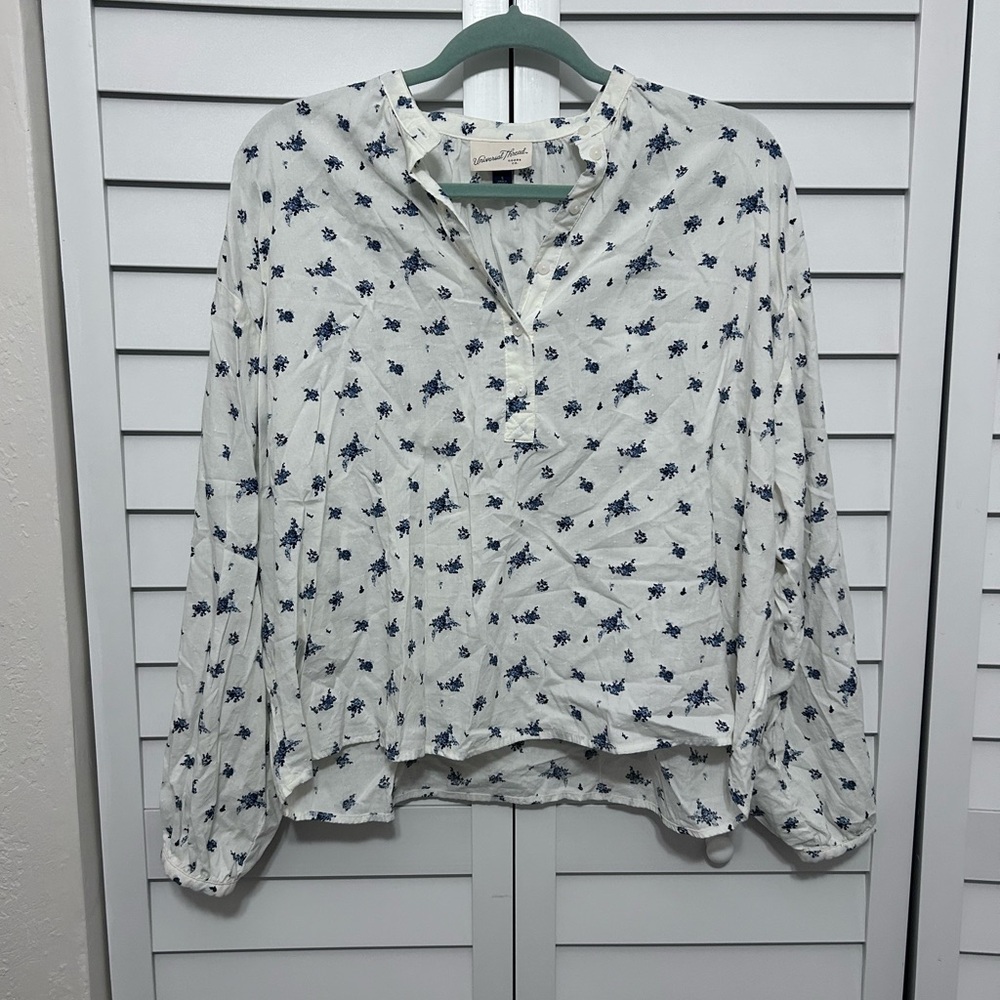 Universal Thread White and Blue Floral Blouse